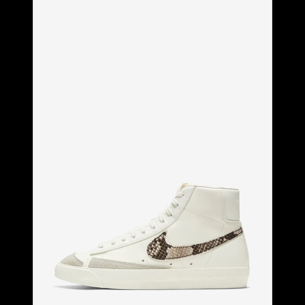 Nike Blazer Mid '77 SE in Beige and Sail